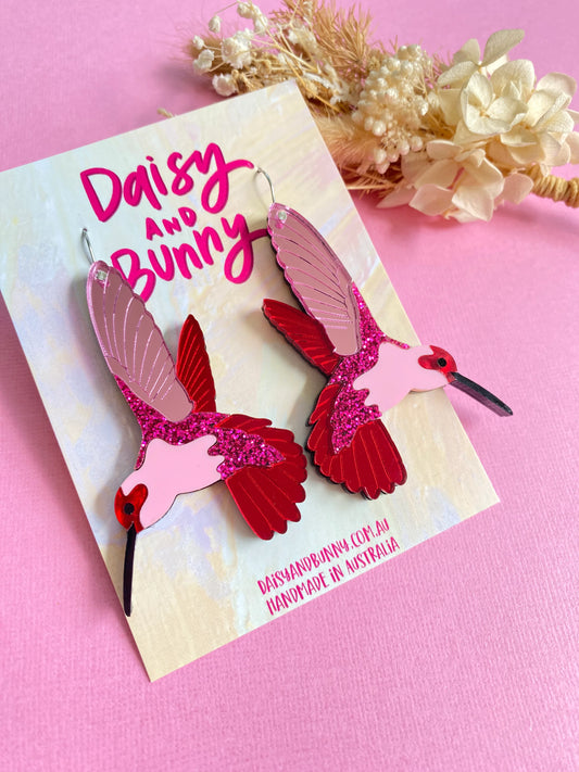 Daisy and Bunny - hummingbird earring pink