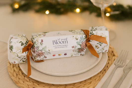 Better Tea Co. - Blooming Tea Christmas Crackers: Rustic neutrals