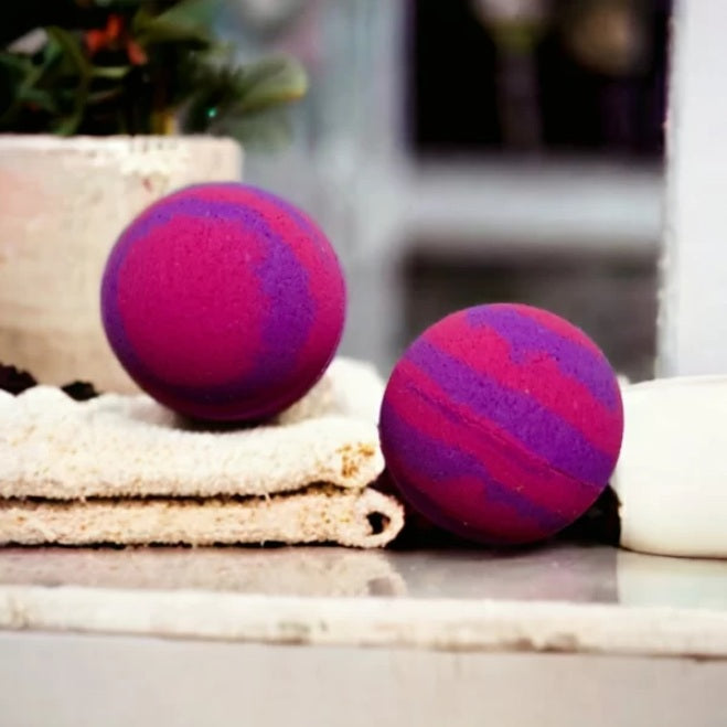 Black Raspberry & vanilla Bath Bomb image 0