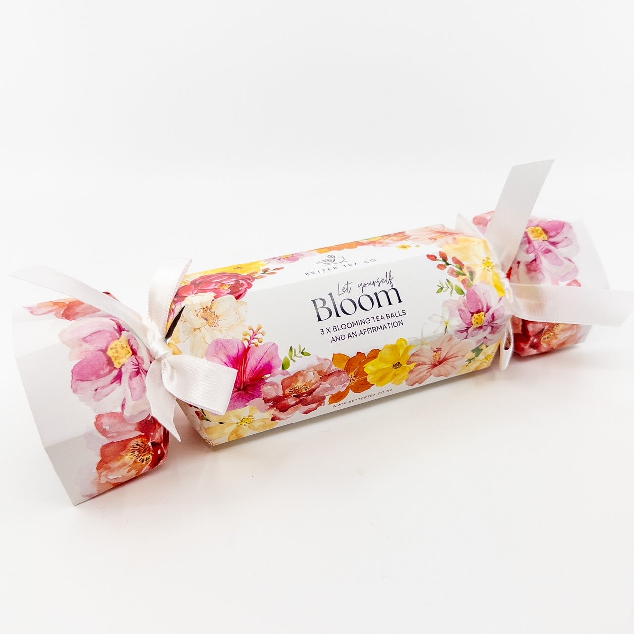 Better Tea Co. - Blooming Tea Christmas Crackers: Rustic neutrals