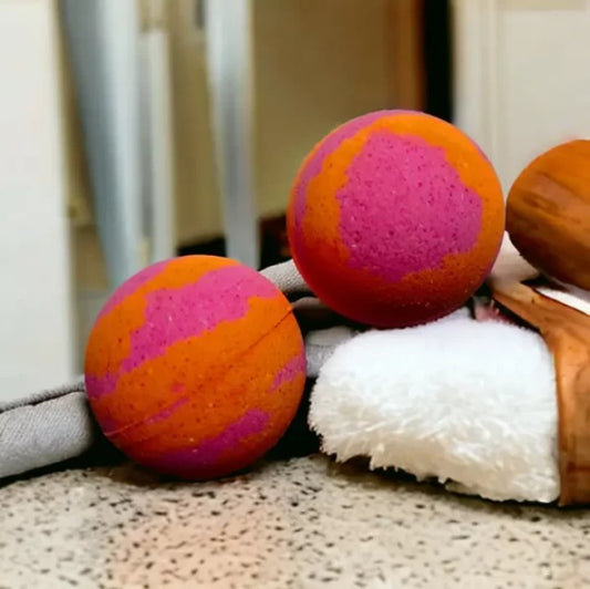 Champagne & strawberries Bath Bomb image 0